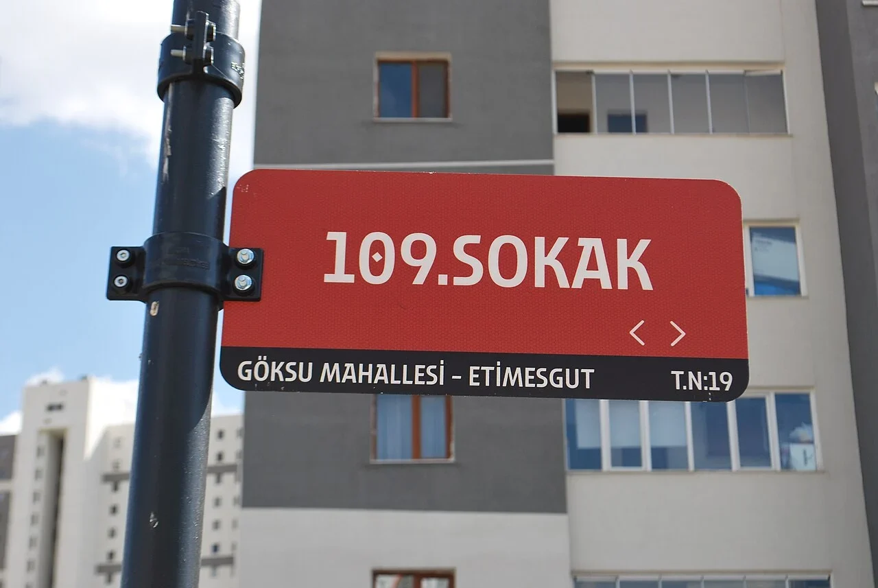 安卡拉:「109. SOKAK」為第一〇九街;下緣寫「GÖKSU MAHALLESİ – ETİMESGUT」,T.N:19的制度含義未確認。