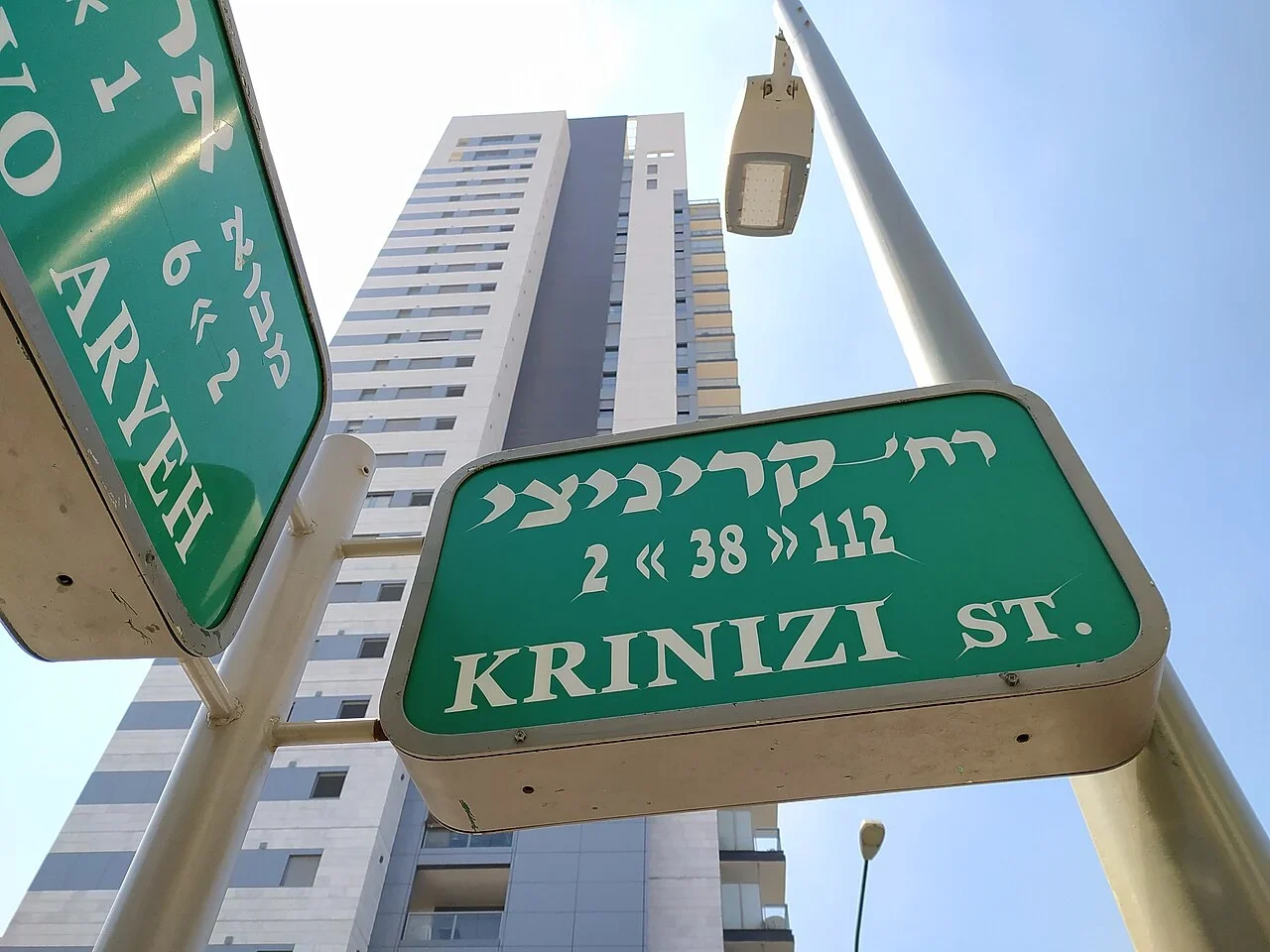 拉馬特甘：「KRINIZI ST.」與希伯來文為克里尼齊街；上緣另列38與2，未進一步解釋其區間制度。