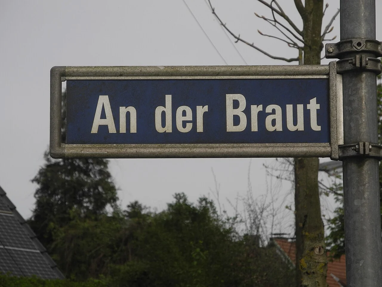 埃森的實拍街牌。「An der Braut」為街名；牌上沒有可作單一住址的門牌數字。